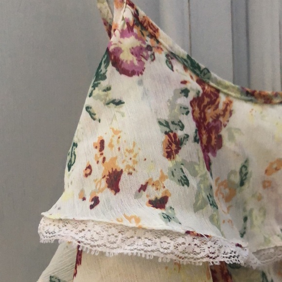 Ruffled top 💜 - Picture 2 of 6